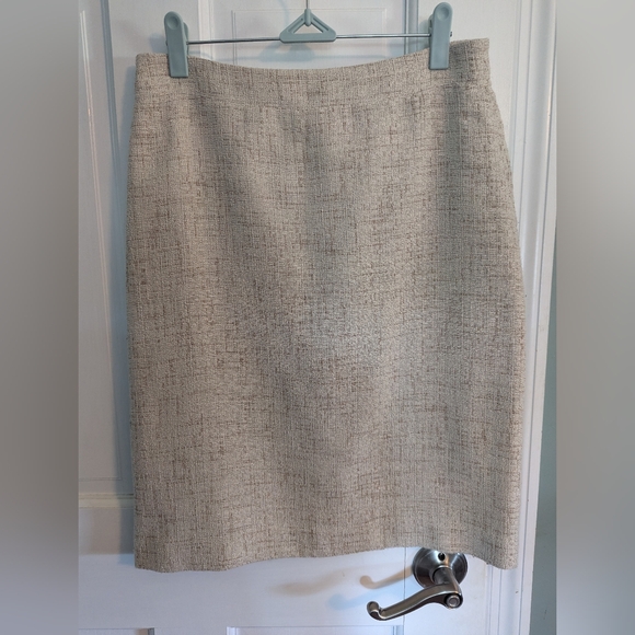 DKNY Beige Tweed Pencil Skirt - Size 4 - Picture 3 of 6